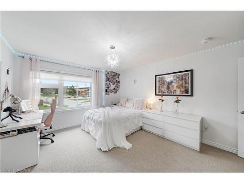 5115 Rose Avenue, Beamsville, ON - Indoor Photo Showing Bedroom