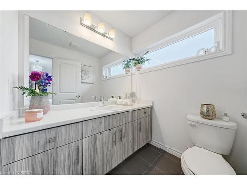 5115 Rose Avenue, Beamsville, ON - Indoor Photo Showing Bathroom