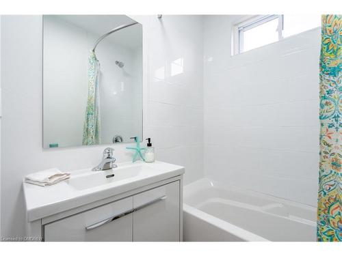 50 Martin Street, Thorold, ON - Indoor Photo Showing Bathroom