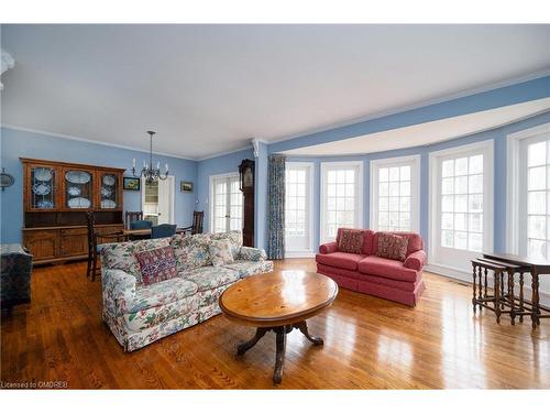 530 Carson Lane, Oakville, ON - Indoor Photo Showing Living Room