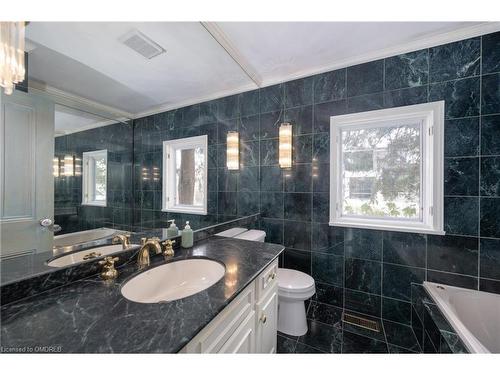 530 Carson Lane, Oakville, ON - Indoor Photo Showing Bathroom