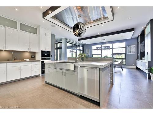 259 Burgundy Drive, Oakville, ON - Indoor Photo Showing Kitchen