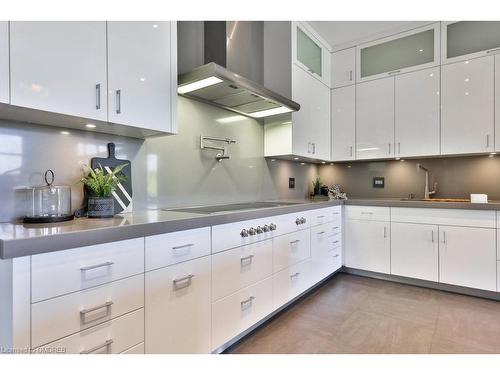 259 Burgundy Drive, Oakville, ON - Indoor Photo Showing Kitchen