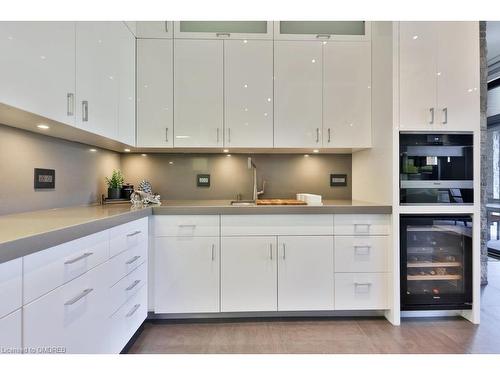 259 Burgundy Drive, Oakville, ON - Indoor Photo Showing Kitchen