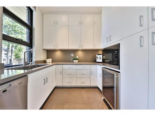 259 Burgundy Drive, Oakville, ON - Indoor Photo Showing Kitchen