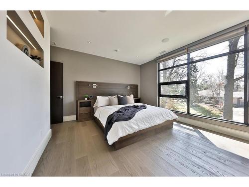 259 Burgundy Drive, Oakville, ON - Indoor Photo Showing Bedroom