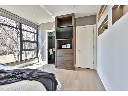 259 Burgundy Drive, Oakville, ON - Indoor Photo Showing Bedroom