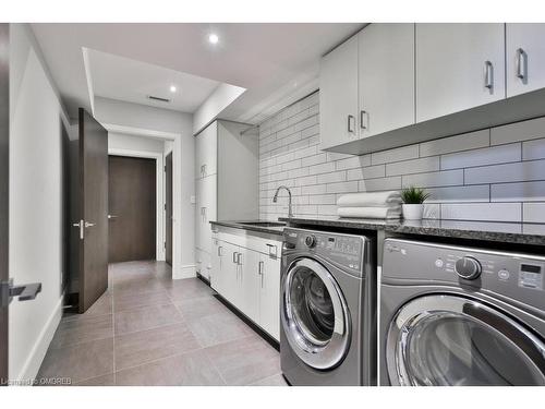 259 Burgundy Drive, Oakville, ON - Indoor Photo Showing Laundry Room