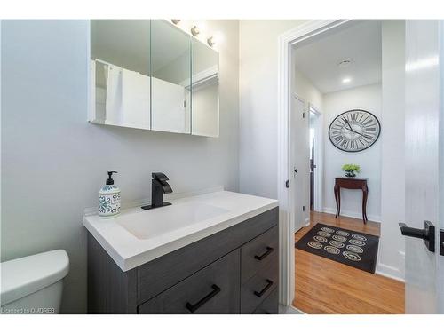 573 Valley Drive, Oakville, ON - Indoor Photo Showing Bathroom