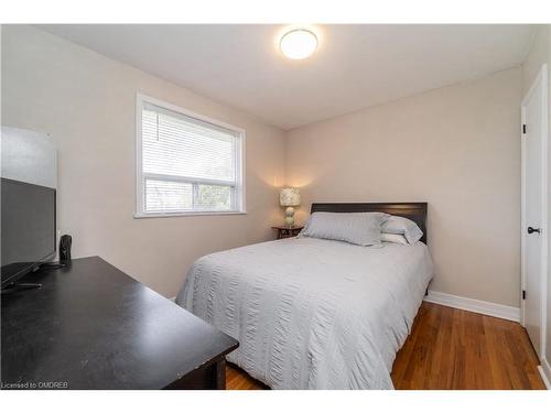 573 Valley Drive, Oakville, ON - Indoor Photo Showing Bedroom