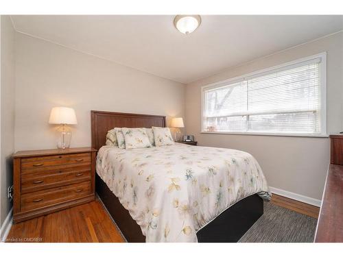 573 Valley Drive, Oakville, ON - Indoor Photo Showing Bedroom