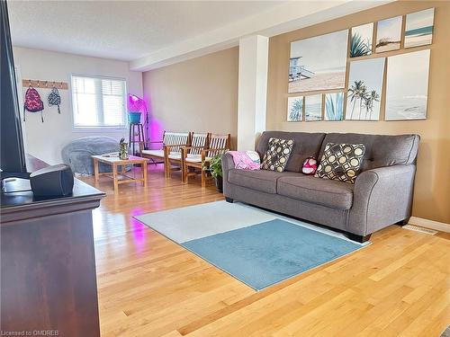 4 Nyles Drive, Kitchener, ON - Indoor Photo Showing Living Room
