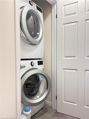 4 Nyles Drive, Kitchener, ON - Indoor Photo Showing Laundry Room