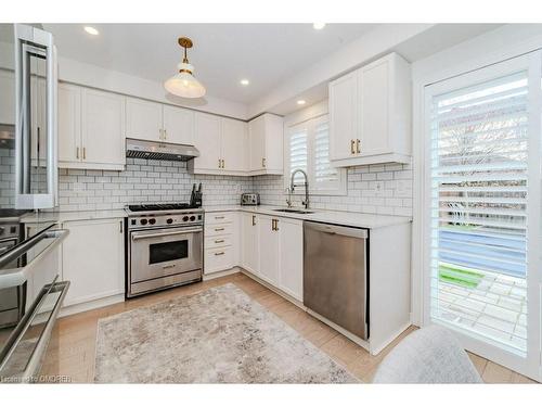 15 Fiddlehead Crescent, Waterdown, ON - Indoor Photo Showing Kitchen With Stainless Steel Kitchen With Upgraded Kitchen