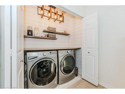 15 Fiddlehead Crescent, Waterdown, ON - Indoor Photo Showing Laundry Room