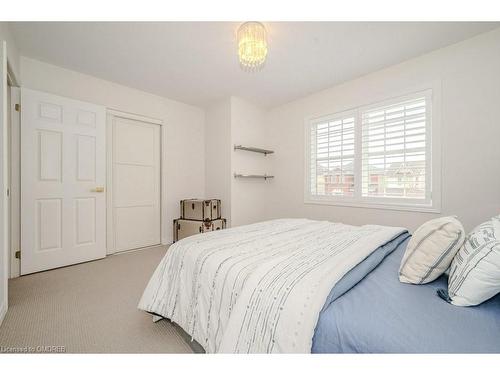 15 Fiddlehead Crescent, Waterdown, ON - Indoor Photo Showing Bedroom