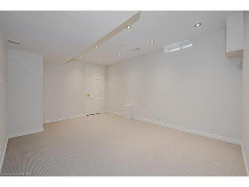 15 Fiddlehead Crescent, Waterdown, ON - Indoor Photo Showing Other Room