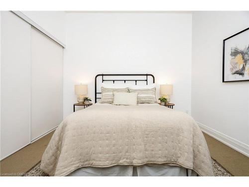 105-65 Speers Road, Oakville, ON - Indoor Photo Showing Bedroom