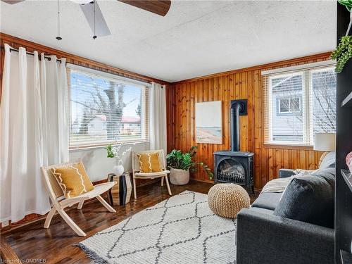 20 Head Street, Turkey Point, ON - Indoor Photo Showing Living Room With Fireplace