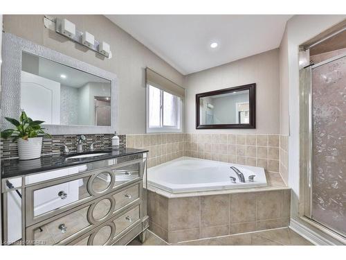 2483 Parkglen Avenue, Oakville, ON - Indoor Photo Showing Bathroom