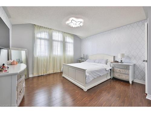 2483 Parkglen Avenue, Oakville, ON - Indoor Photo Showing Bedroom