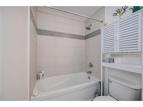 1203-5101 Dundas Street W, Etobicoke, ON - Indoor Photo Showing Bathroom