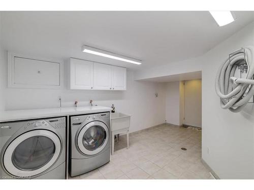 1330 Birchwood Heights Drive, Mississauga, ON - Indoor Photo Showing Laundry Room