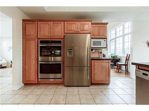 5101 Mount Nemo Crescent, Burlington, ON - Indoor Photo Showing Kitchen