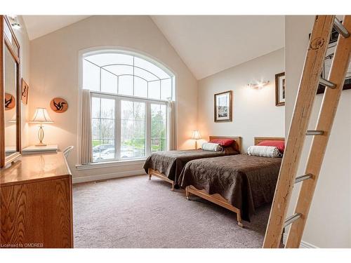 5101 Mount Nemo Crescent, Burlington, ON - Indoor Photo Showing Bedroom