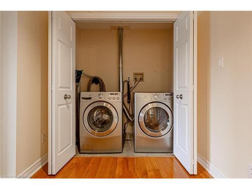 5101 Mount Nemo Crescent, Burlington, ON - Indoor Photo Showing Laundry Room