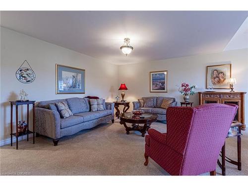 5101 Mount Nemo Crescent, Burlington, ON - Indoor Photo Showing Living Room