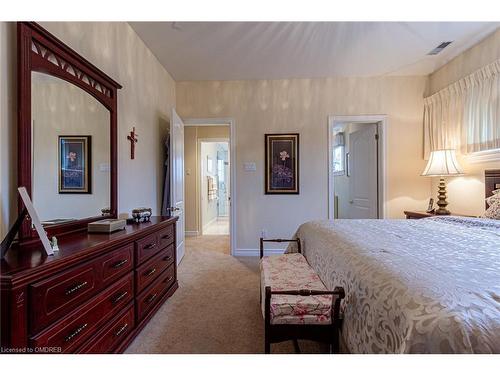 5101 Mount Nemo Crescent, Burlington, ON - Indoor Photo Showing Bedroom