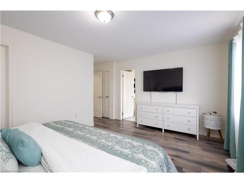1234 Plato Drive, Fort Erie, ON - Indoor Photo Showing Bedroom