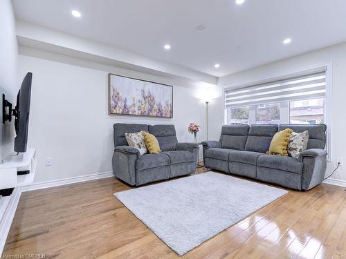 130 Swindale Drive, Milton, ON - Indoor Photo Showing Living Room