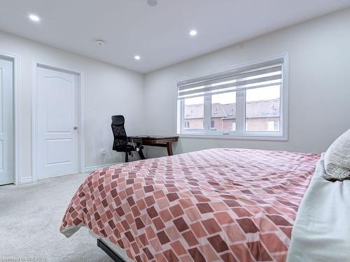 130 Swindale Drive, Milton, ON - Indoor Photo Showing Bedroom