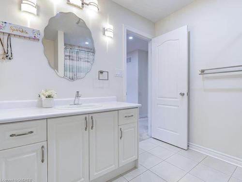 130 Swindale Drive, Milton, ON - Indoor Photo Showing Bathroom