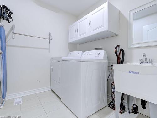 130 Swindale Drive, Milton, ON - Indoor Photo Showing Laundry Room