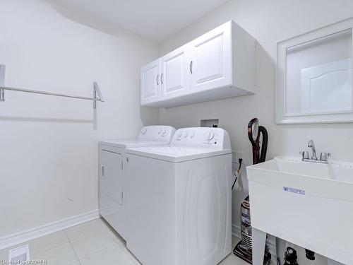 130 Swindale Drive, Milton, ON - Indoor Photo Showing Laundry Room