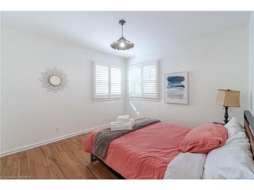 15 Nelles Road N, Grimsby, ON - Indoor Photo Showing Bedroom