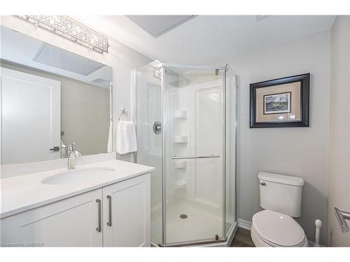 211-104 Summit Ridge Drive, Guelph, ON - Indoor Photo Showing Bathroom