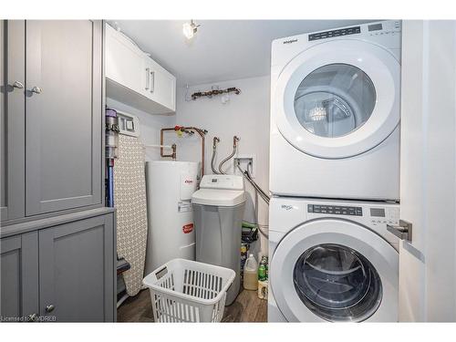 211-104 Summit Ridge Drive, Guelph, ON - Indoor Photo Showing Laundry Room