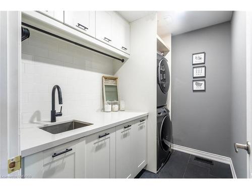 3366 Whilabout Terrace, Oakville, ON - Indoor Photo Showing Laundry Room