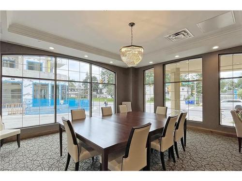304-205 Lakeshore Road W, Oakville, ON - Indoor Photo Showing Dining Room