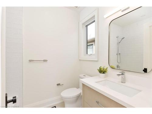 2435 Applewood Drive, Oakville, ON - Indoor Photo Showing Bathroom
