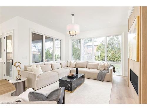 2435 Applewood Drive, Oakville, ON - Indoor Photo Showing Living Room