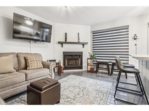 6525 Warbler Lane, Mississauga, ON - Indoor Photo Showing Living Room With Fireplace
