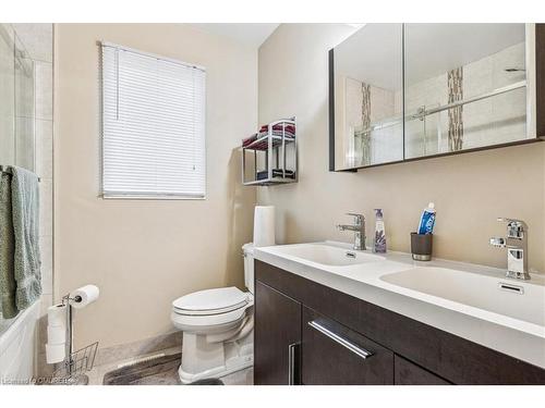 6525 Warbler Lane, Mississauga, ON - Indoor Photo Showing Bathroom