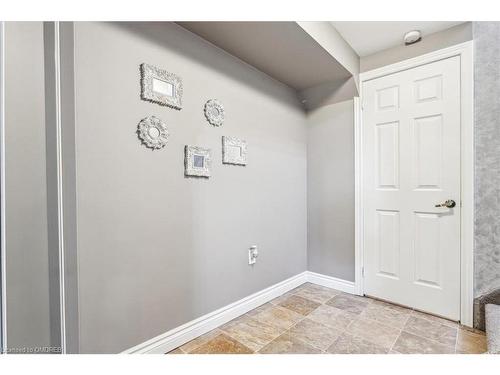 6525 Warbler Lane, Mississauga, ON - Indoor Photo Showing Other Room