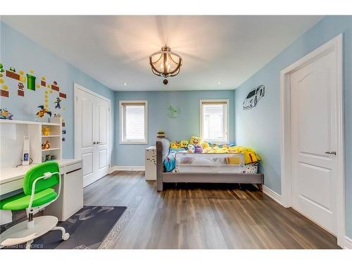 2439 Sylvia Drive, Oakville, ON - Indoor Photo Showing Bedroom