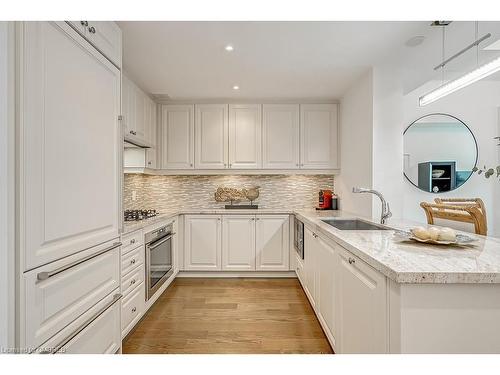 126-3500 Lakeshore Road W, Oakville, ON - Indoor Photo Showing Kitchen With Upgraded Kitchen